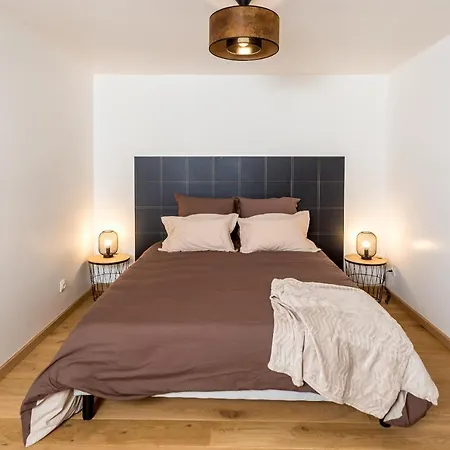 Duplex De 80m2 Dans Un Village De Caractere !