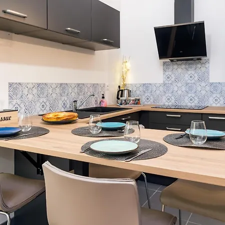 Duplex De 80m2 Dans Un Village De Caractere ! *