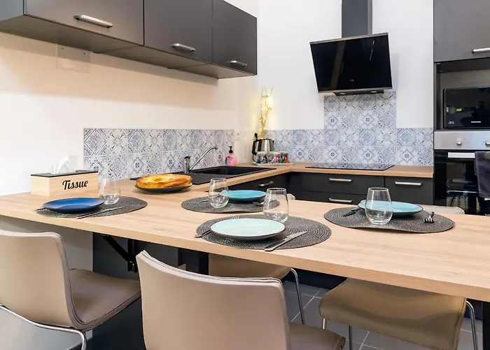 Duplex De 80m2 Dans Un Village De Caractere ! *